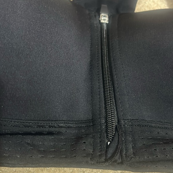 Layer8 Zip Up Sports Bra L Black Quick dry - Picture 2 of 3